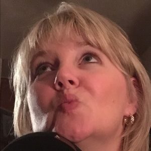 Meet your Posher, Cynthia