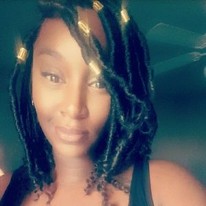 Meet your Posher, Candace