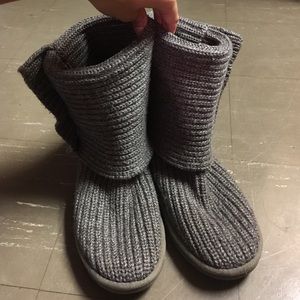 Knitted uggs