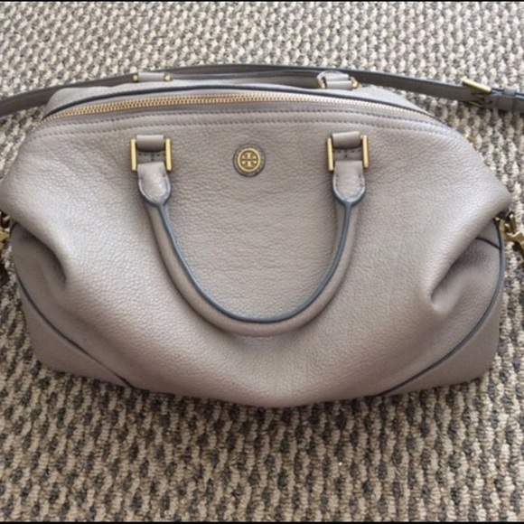 Tory Burch Handbags - Tory Burch Robinson gray leather purse