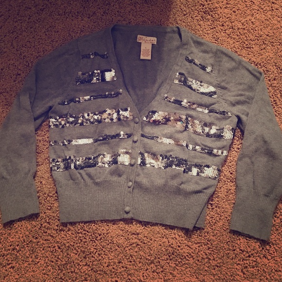 Gorgeous crop sweater!