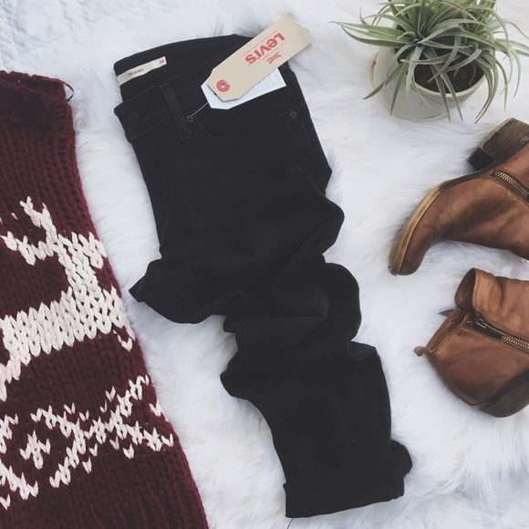 Levi's Denim - •Levi's Black Denim 711 Skinny Jeans•