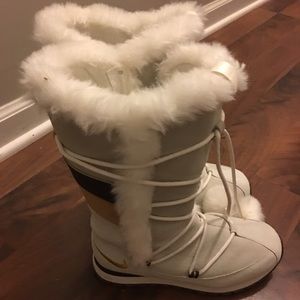 Nike snow boots