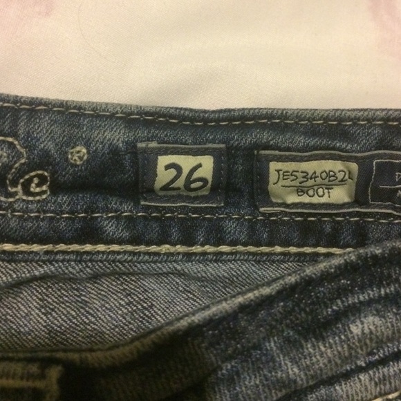 SOLD ON MERC - Picture 4 of 4