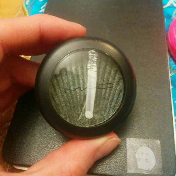 MAC Verdigris cream eyeshadow - Picture 2 of 4