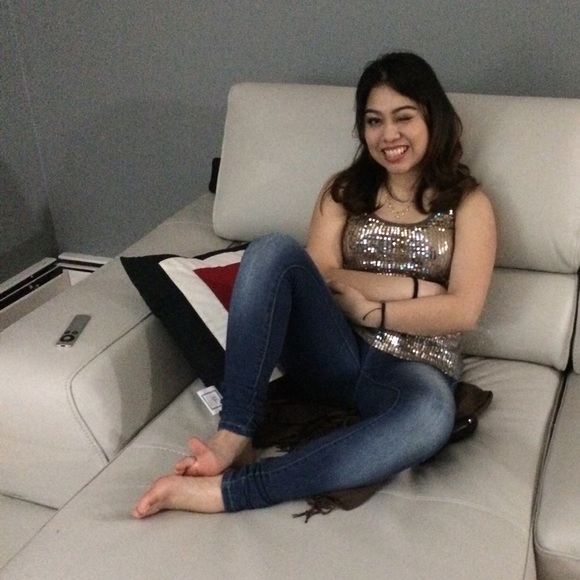 Meet your Posher, Itza - Picture 2 of 2