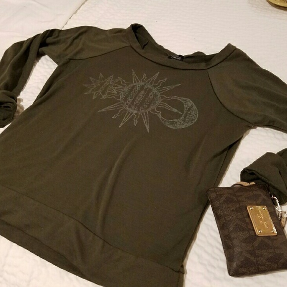 🌍DONATED 🌎Light army green sweater