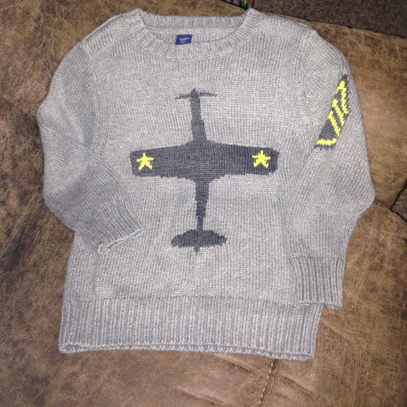 Gap sweater