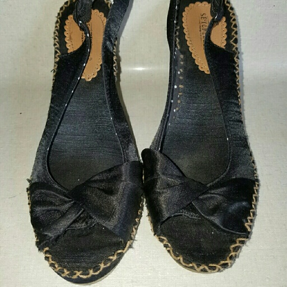Women's Black wedged shoes