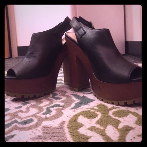 Platform peep toe heels