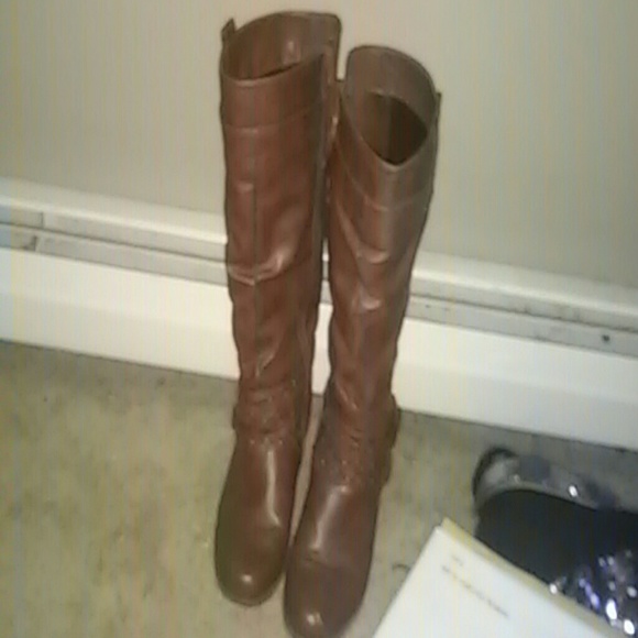 Below knee brown boots