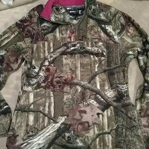 Women's fleece camo. 21" armpit to armpit. 17" arm