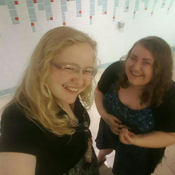 Meet your Posher, Tiffani - Picture 2 of 2