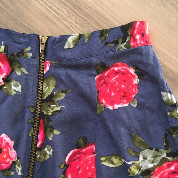 Pins and Needles zip front skirt - Picture 4 of 4