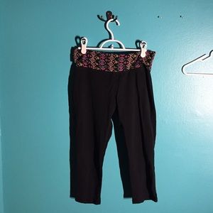 Black crop yoga pants with design on top