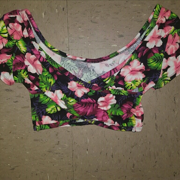 Adorable Bongo Colorful Floral Crop Top Size Smal