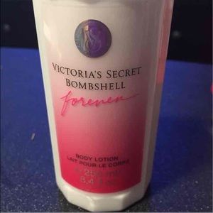 NWT VS BOMBSHELL FOREVER LOTION