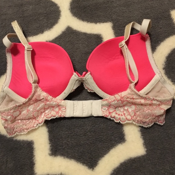 Victoria Secret Bra.💕 - Picture 3 of 4