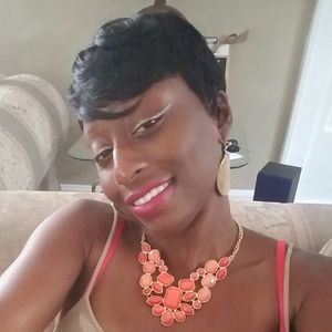 Meet your Posher, Dominique