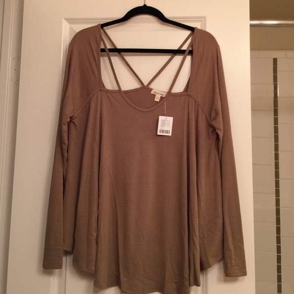 BRAND NEW WITH TAGS silence + noise cutout top