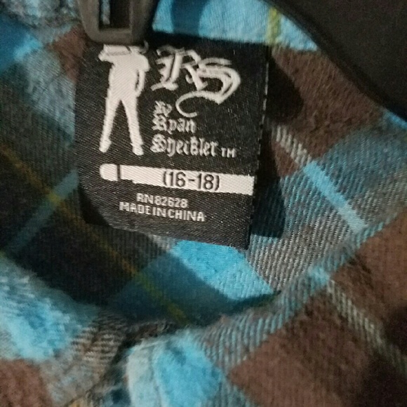 Boys flannel 16/18 - Picture 3 of 3