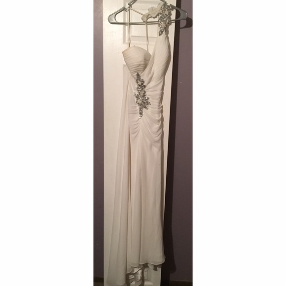 White Prom/Homecoming Dress - Picture 1 of 3