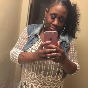 Meet your Posher, Flo