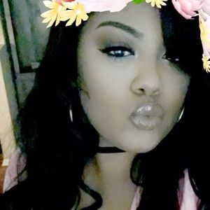 Meet your Posher, Valarie