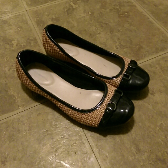 Tan/ navy flats