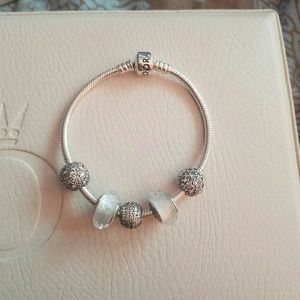Pandora bracelet with 5 charms!