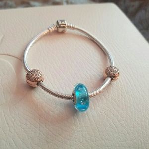 Beautiful blue and Pandora rose beacelet!
