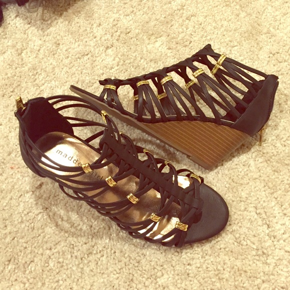 Cute Madden girl wedge sandles
