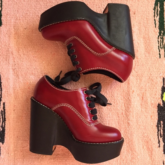 Chloe Shoes - Chloe Doc Martens Fall 2007 Runway