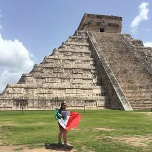 Meet your Posher, Elizabeth