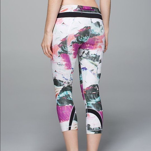 Lululemon Athletica Inspire Crop II size 6