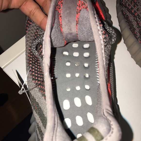 Yeezy 350 V2 Beluga - Picture 4 of 4