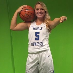 Meet your Posher, Abbey