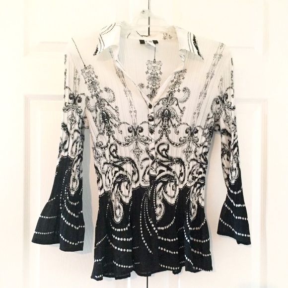 🎉11/28 HP🎉⭐️BELL SLEEVED⭐️ Crinkle Blouse