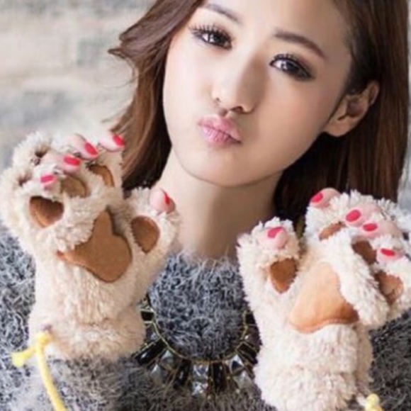 Bear Paw Fingerless Gloves - Picture 3 of 7