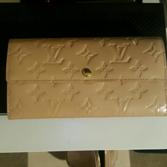 Wallet that is being sold with Louis Vuitton Purse - Picture 3 of 4