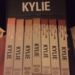 Kylie Metals - Lot of 7x Metals