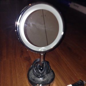 Vanity mirror