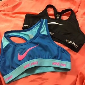 Nike pro sports bras size small