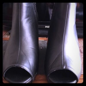 Black Peep toe wedges