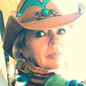 Meet your Posher, Debbie