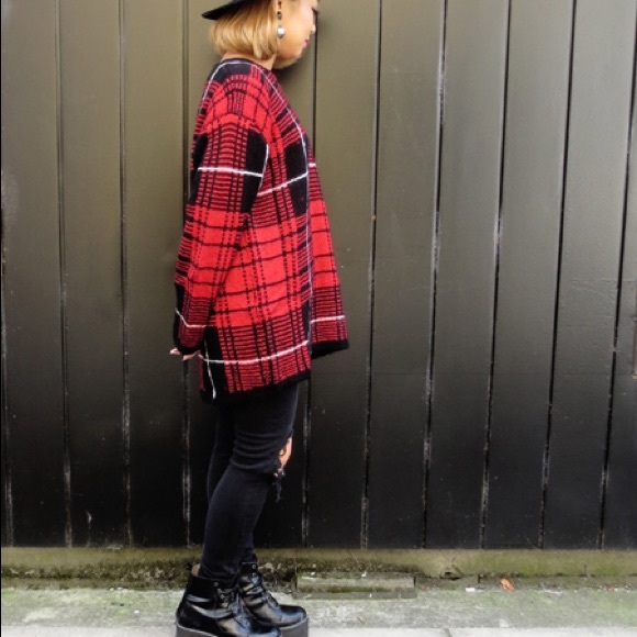 💣 UNIF PLAID SWEATER 💣 - Picture 2 of 4