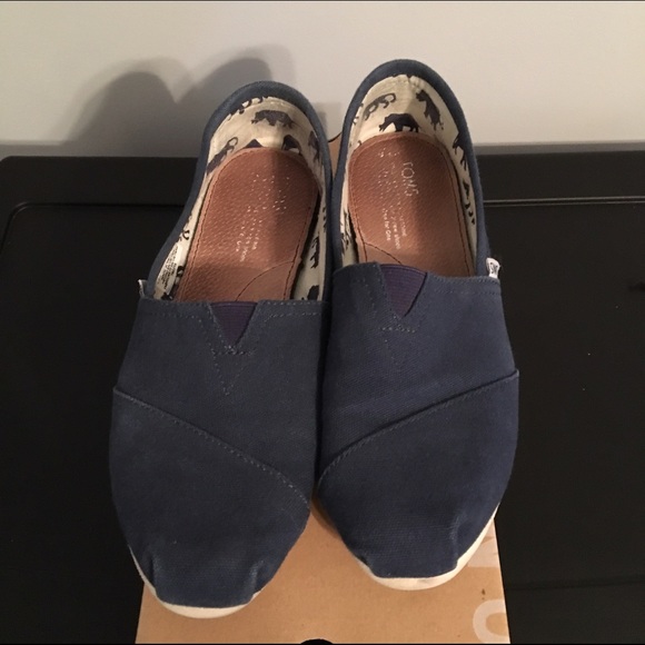 Classic Navy Toms