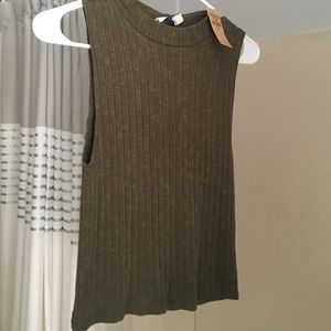 Green turtleneck top