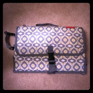 BNWOT  DIAPER CHANGER