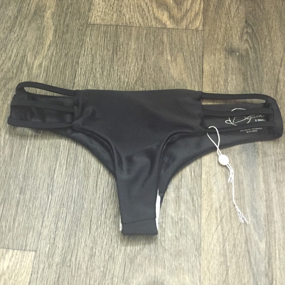 Sold 🌸Bettinis strappy bikini bottoms - Picture 4 of 4